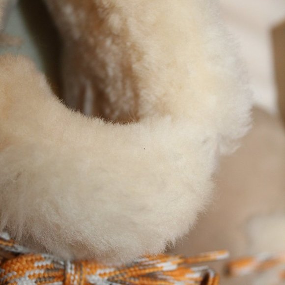 NIB UGG ALPINE HIKER SUEDE SHEARLING ANKLE BOOTS SAND 7‎ - Picture 5 of 7